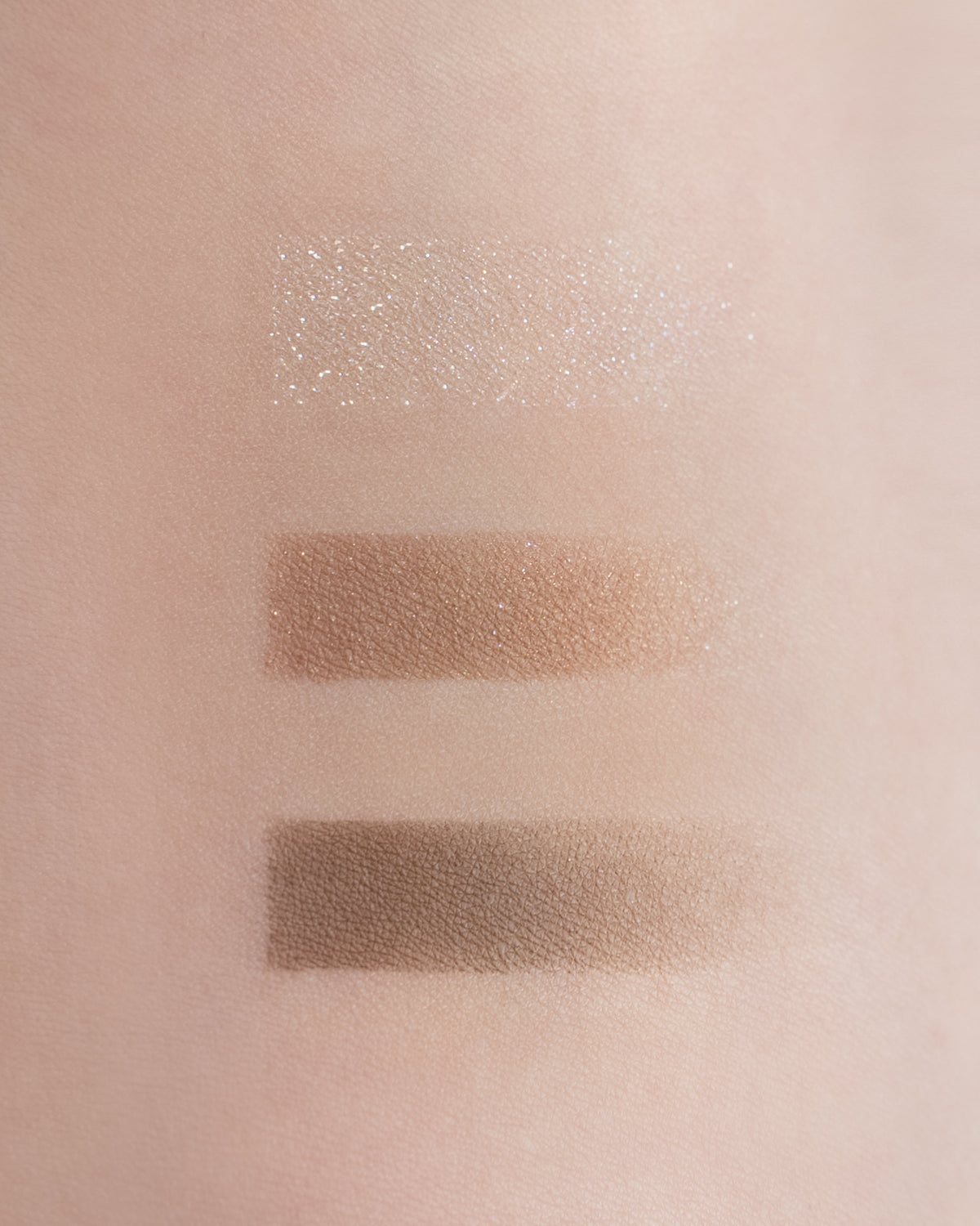 Eyebrow Shimmering Powder 01 : Silent Reflection